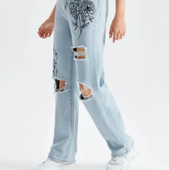 Floral Graphic Light Wash Ripped Jeans - Picture 3 of 3